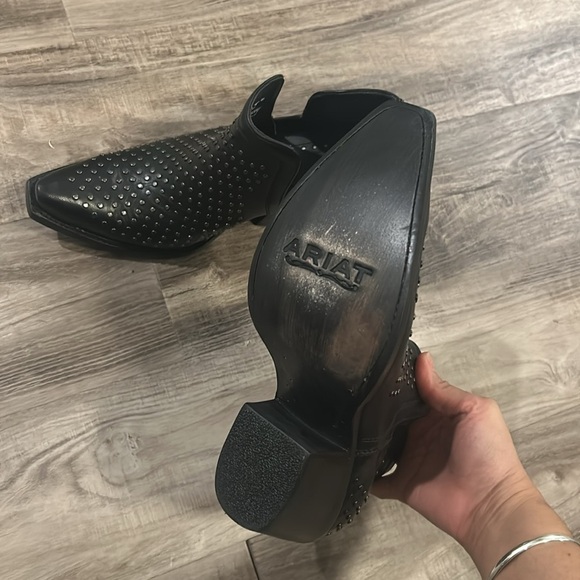 Ariat Dixon Studded Ankle Boots [Brooklyn Black] - Picture 2 of 5
